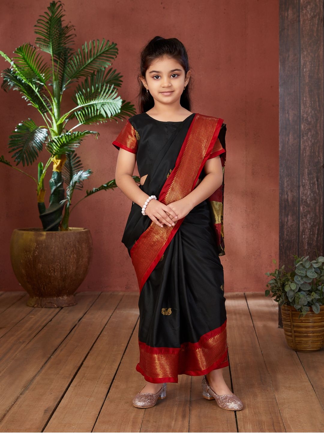 

Sangria Girls Woven Design Zari Banarasi Saree, Black