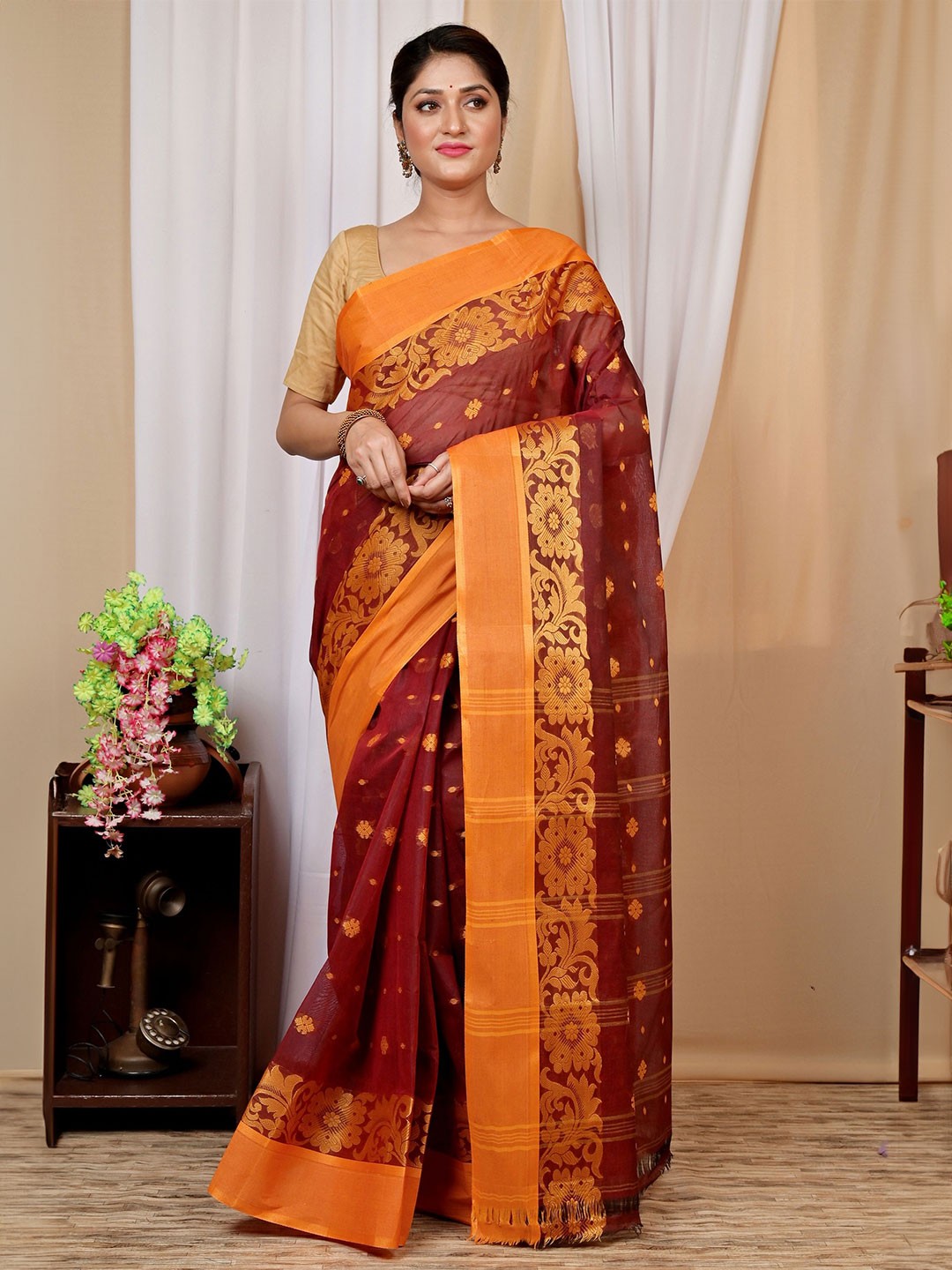 

PuJoy Floral Woven Design Pure Cotton Taant Saree, Brown