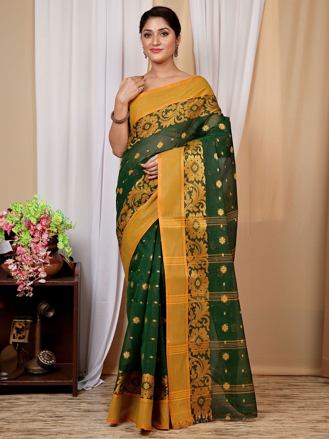 

PuJoy Floral Woven Design Pure Cotton Taant Saree, Green