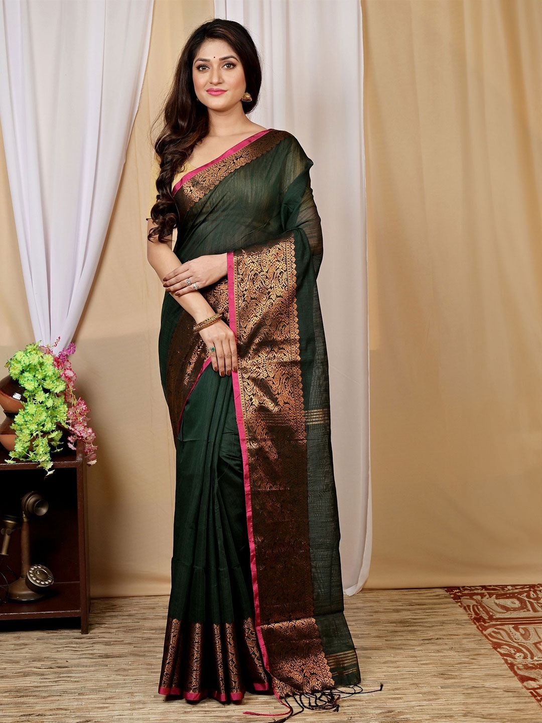 

PuJoy Woven Design Zari Pure Cotton Taant Saree, Green