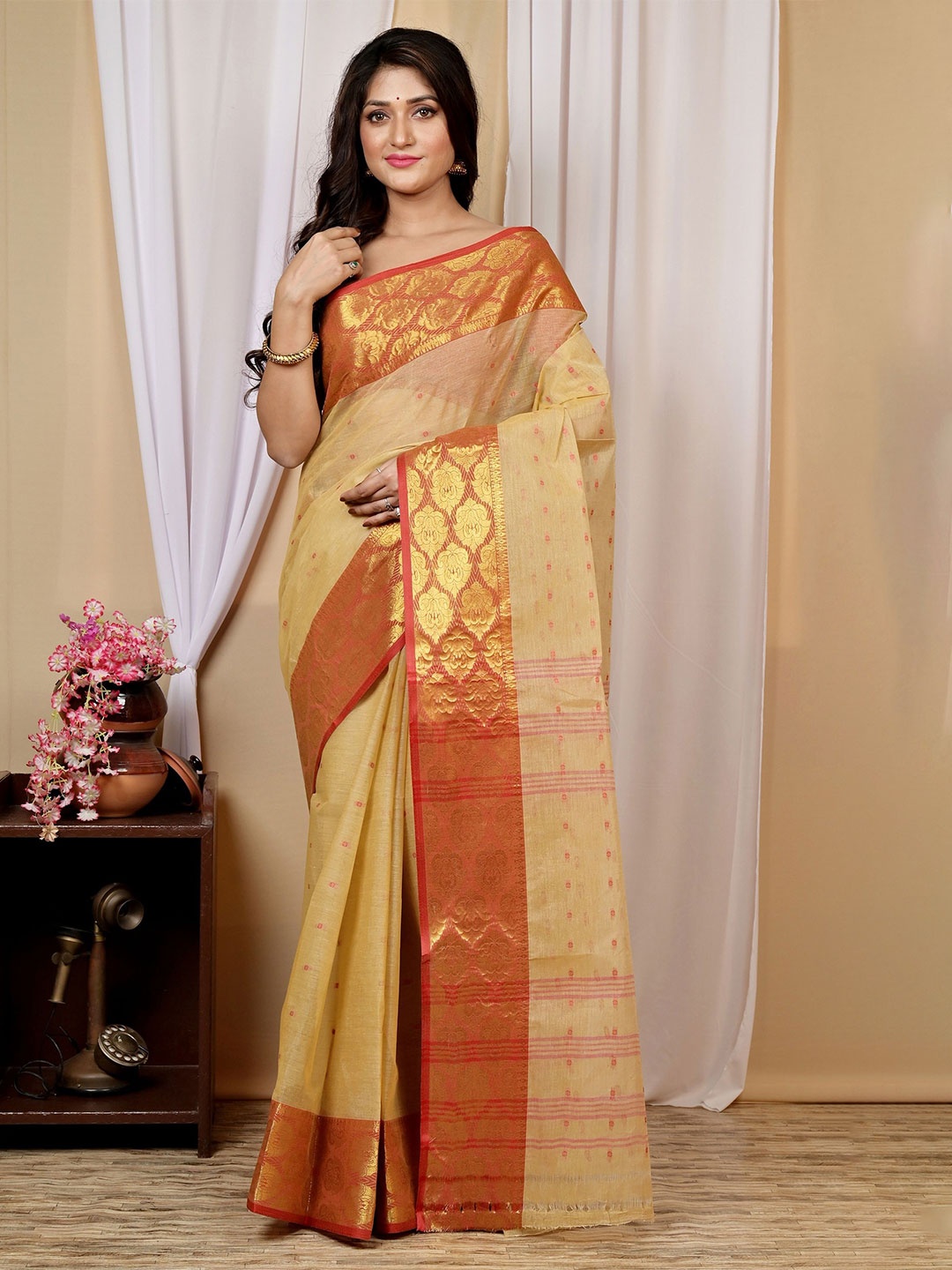 

PuJoy Ethnic Motifs Woven Design Zari Pure Cotton Taant Saree, Cream