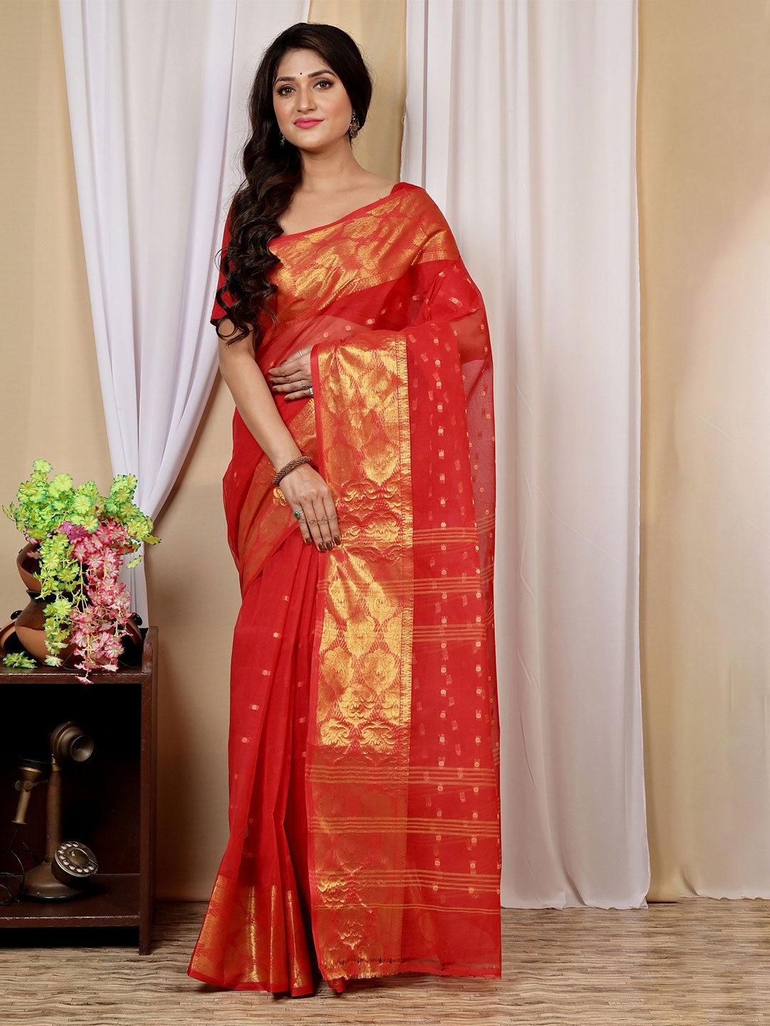 

PuJoy Ethnic Motifs Woven Design Zari Pure Cotton Taant Saree, Red