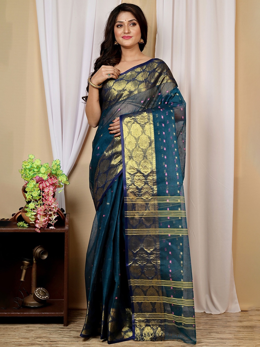 

PuJoy Floral Woven Design Pure Cotton Taant Saree, Green