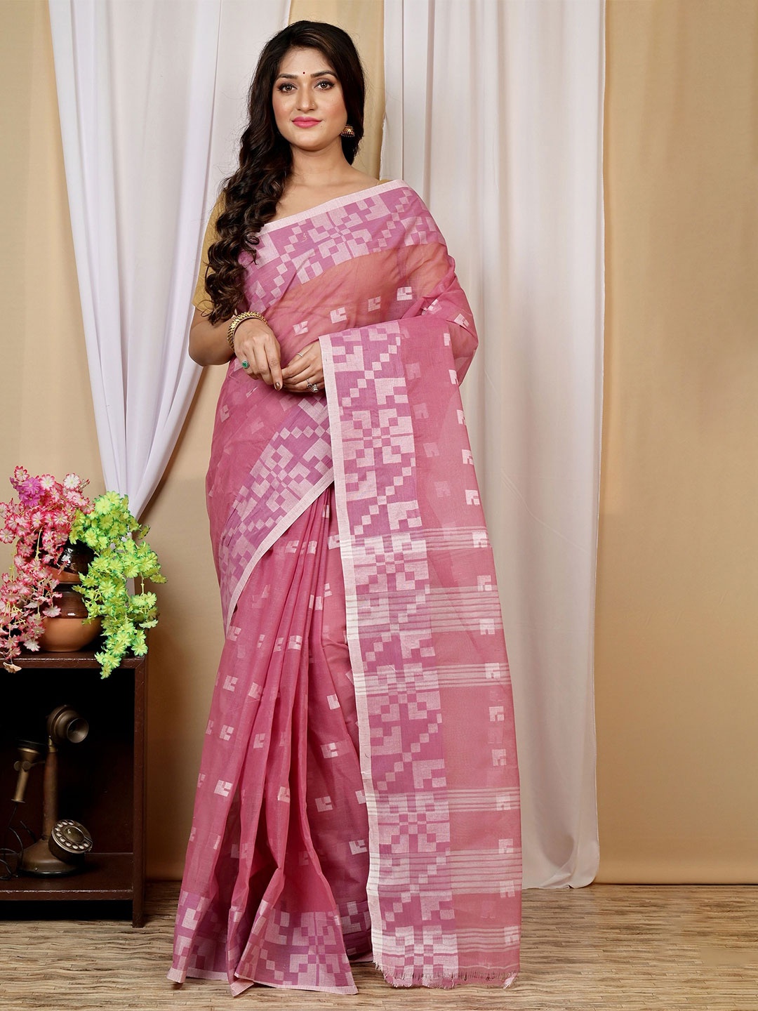 

PuJoy Geometric Woven Design Pure Cotton Taant Saree, Peach