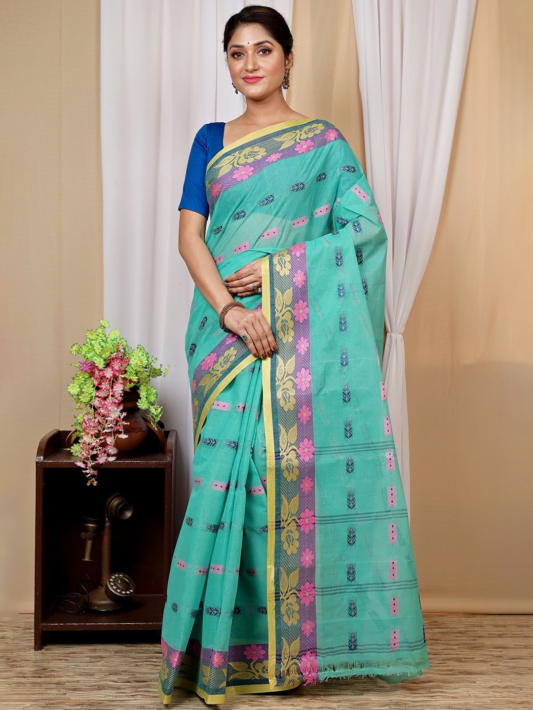 

PuJoy Woven Design Pure Cotton Taant Saree, Green