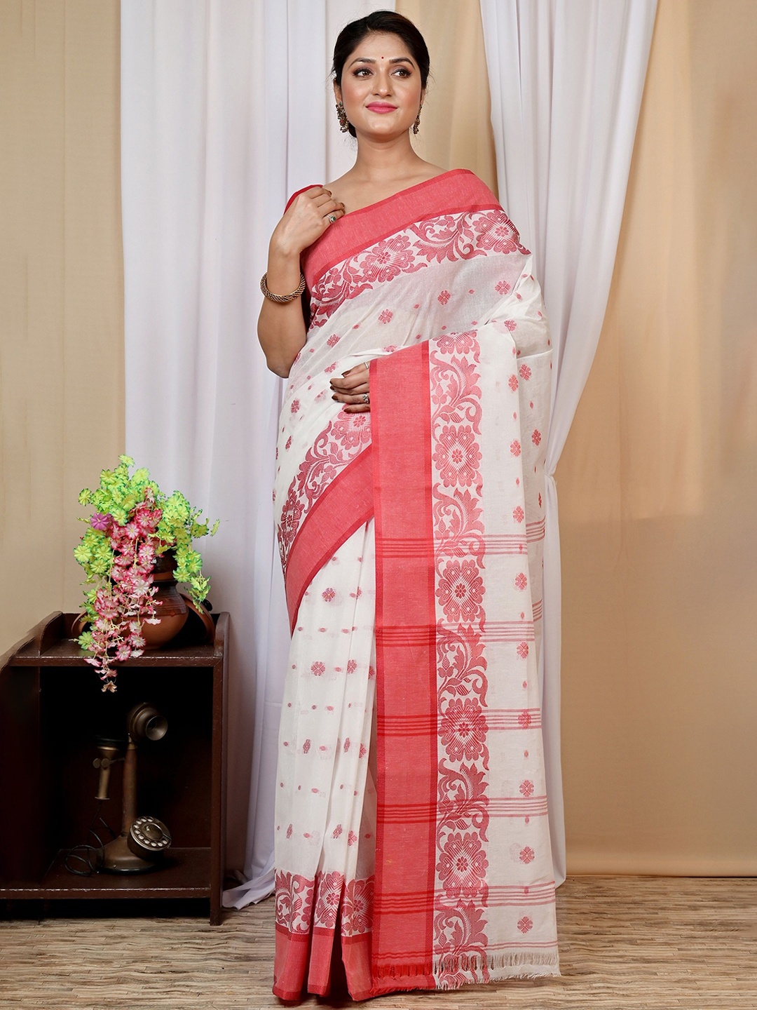 

PuJoy Woven Design Pure Cotton Taant Saree, White