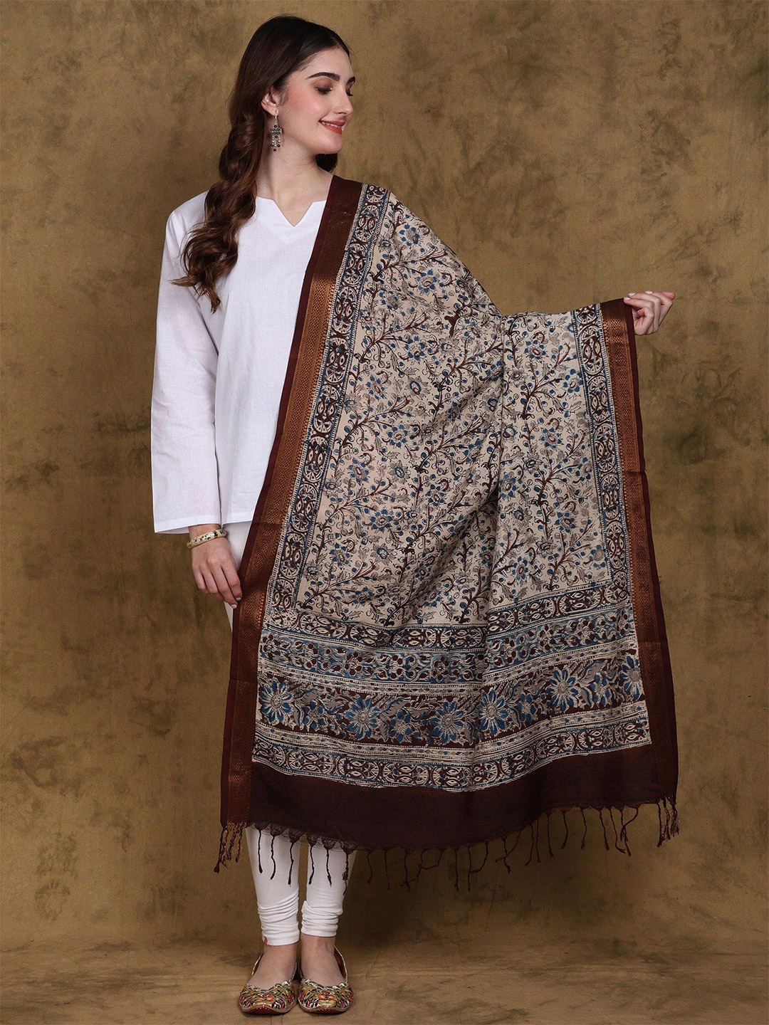 

Exotic India Flower Vine Printed Kalamkari Dupatta from Telangana with Zari Border, Cream