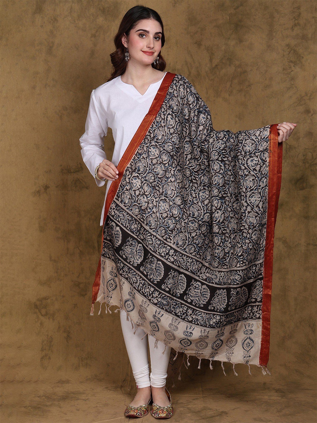 

Exotic India Women White Pepper Kalamkari Dupatta from Telangana with Zari Border, Cream