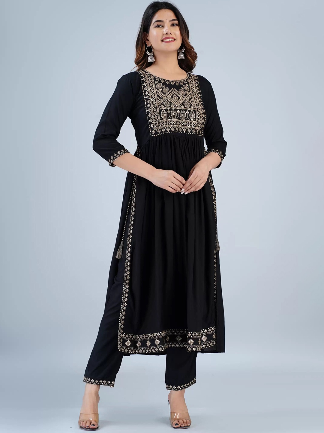 

Bunai Dhaga Floral Embroidered Gotta Patti Work Anarkali Kurta With Trousers, Black