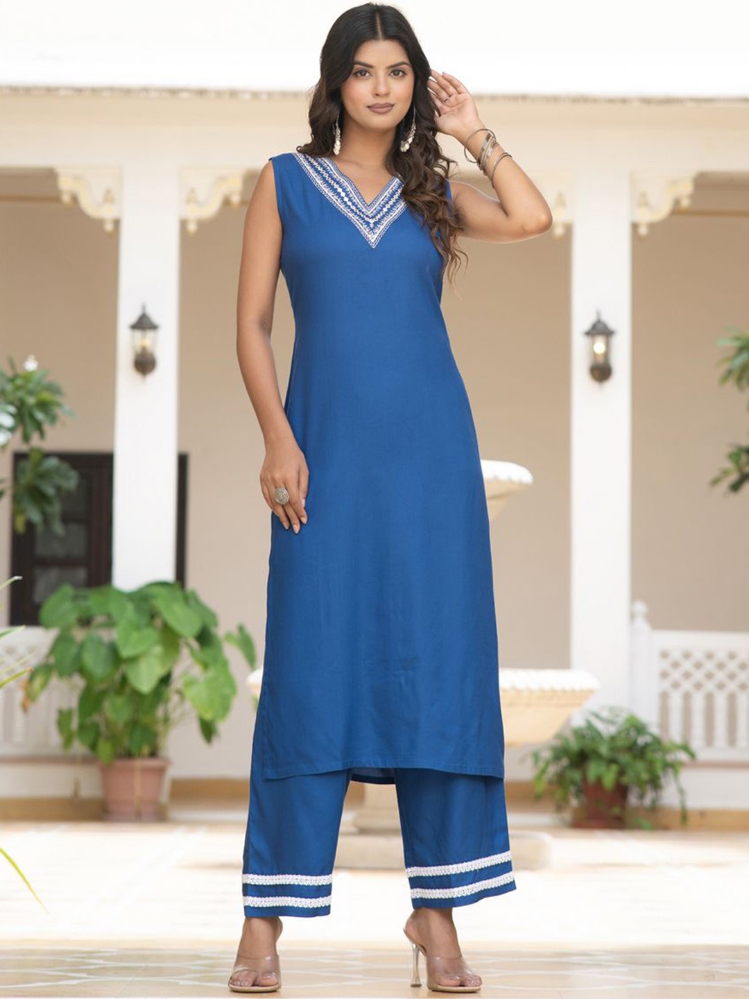 

Neemiya V-Neck Kurta With Trousers, Blue