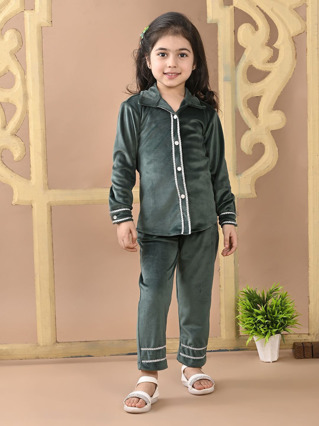 

Superminis Girls Long Sleeves Velvet Shirt With Trouser, Green