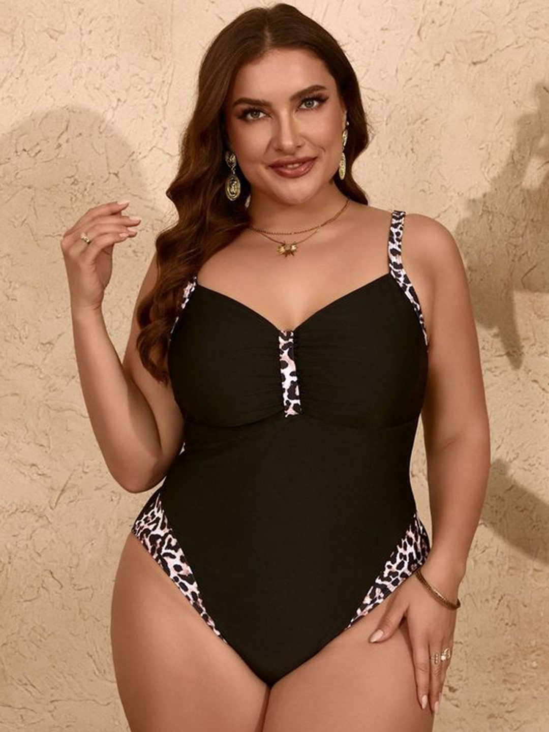 

LULU & SKY Animal Printed Sweetheart Neck Bodysuit, Black