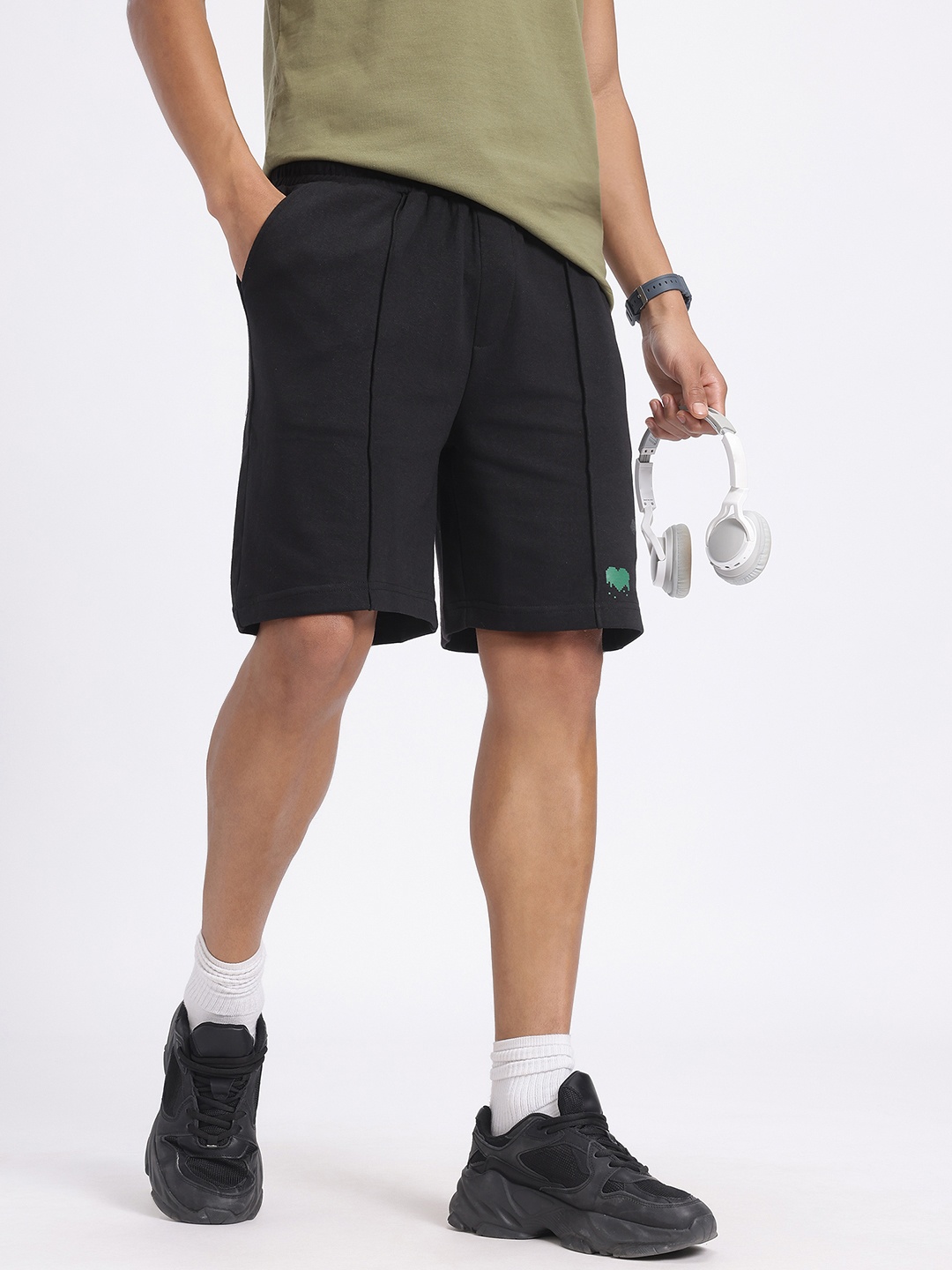 

glitchez Men Pleated Regular Fit Shorts, Black