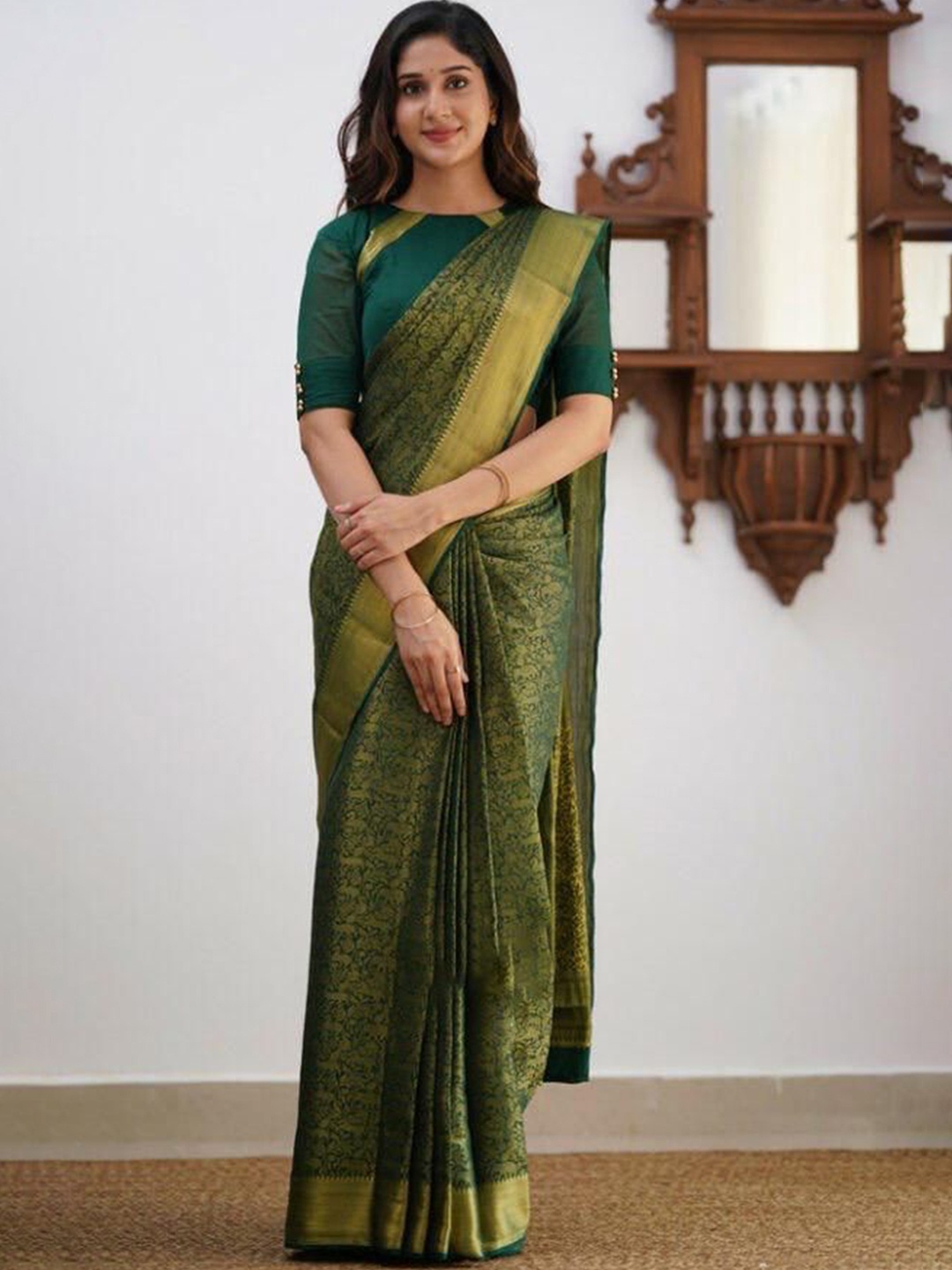 

Miss Beelee Ethnic Motifs Woven Design Zari Banarasi Saree, Green