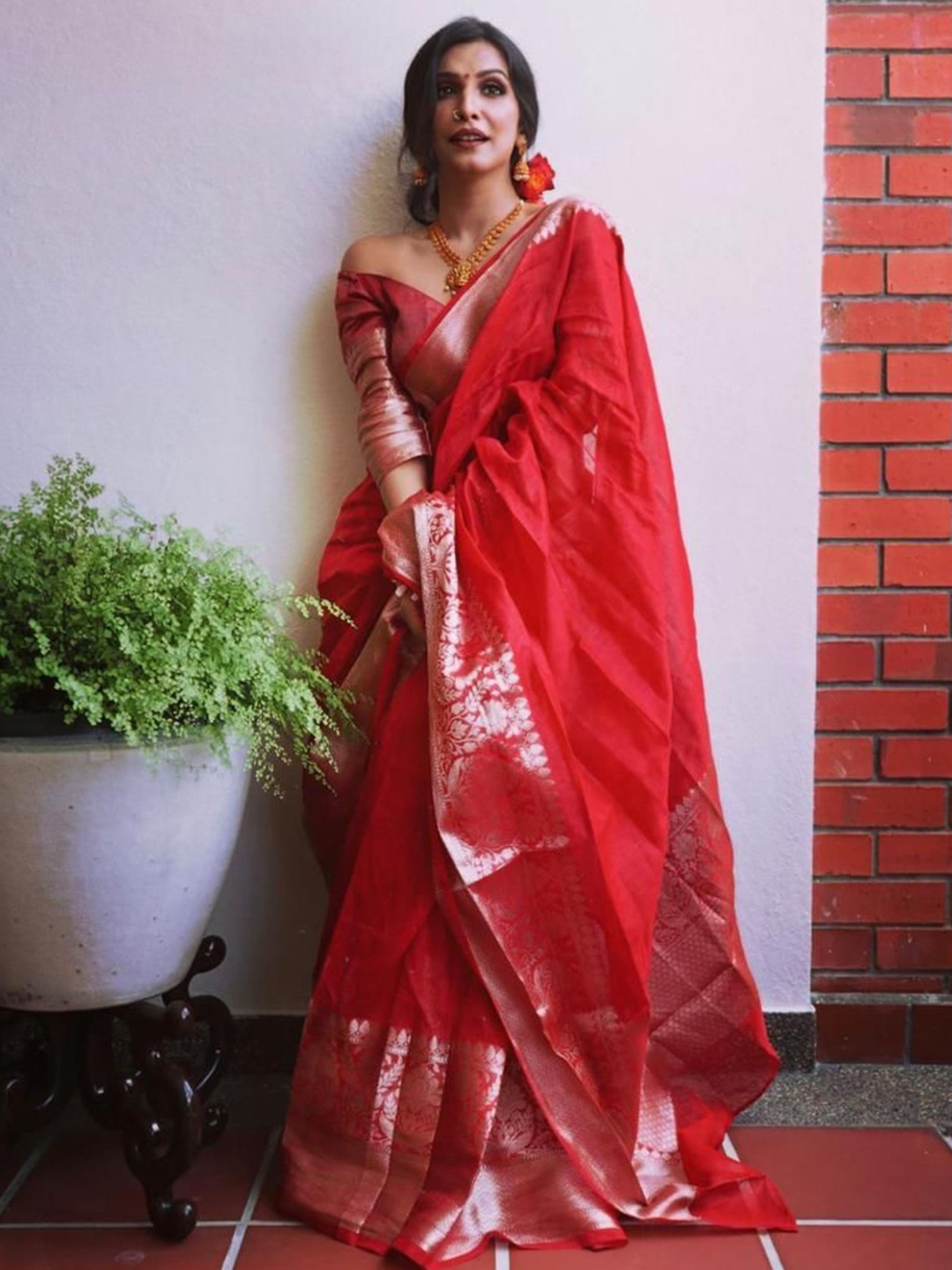 

Miss Beelee Zari Banarasi Saree, Red