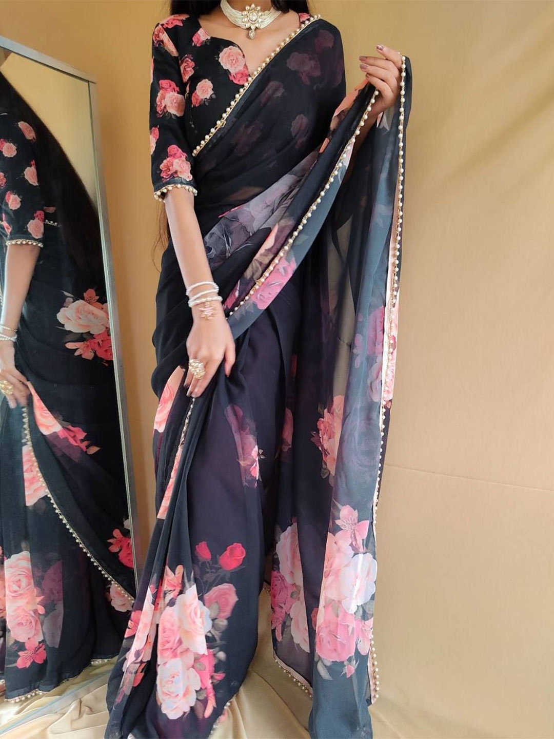 

Miss Beelee Floral Printed Banarasi Saree, Black