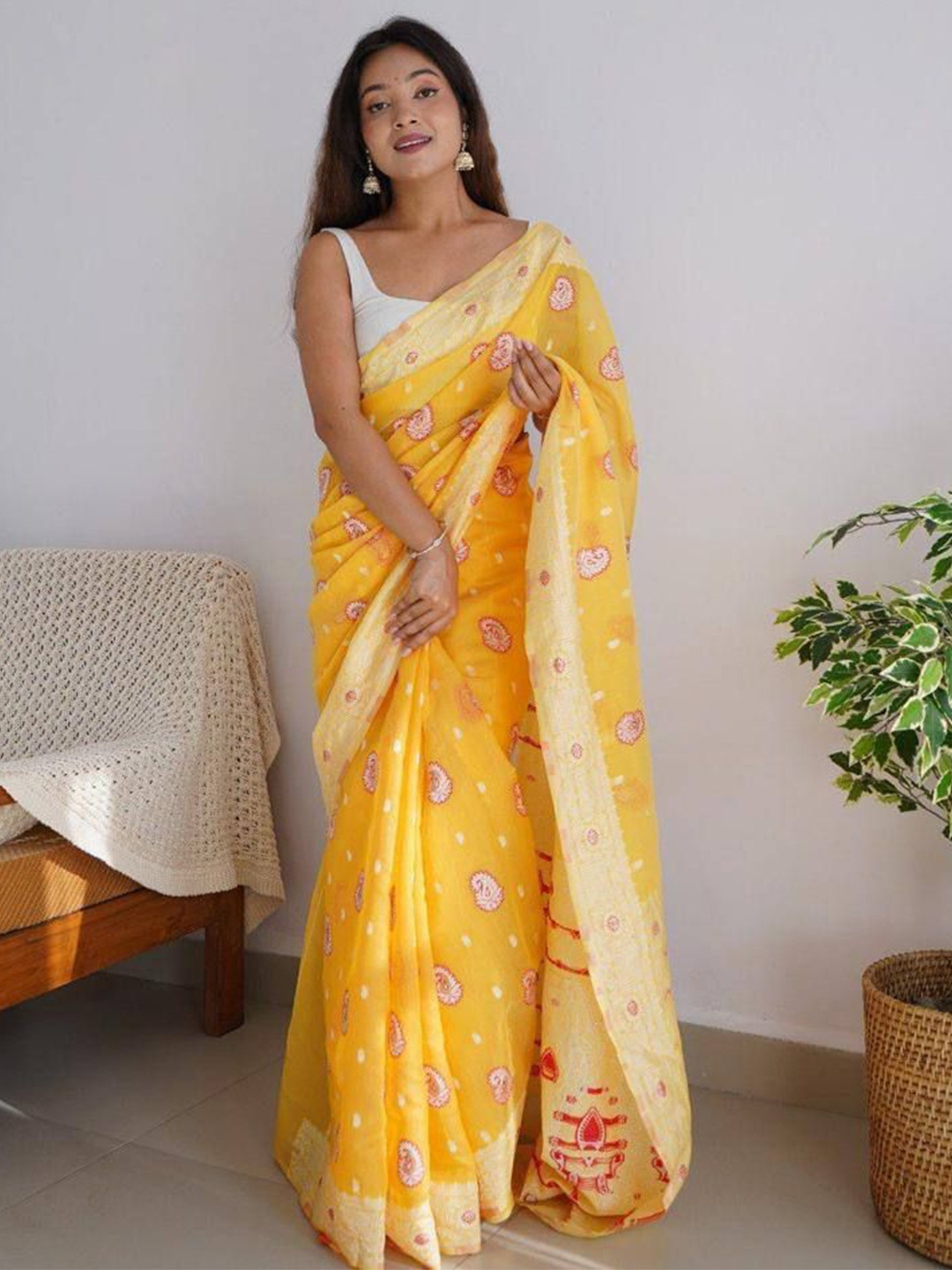 

Miss Beelee Woven Design Zari Banarasi Saree, Yellow