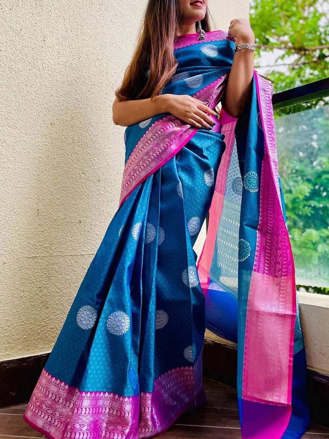 

Miss Beelee Ethnic Motifs Zari Banarasi Saree, Blue