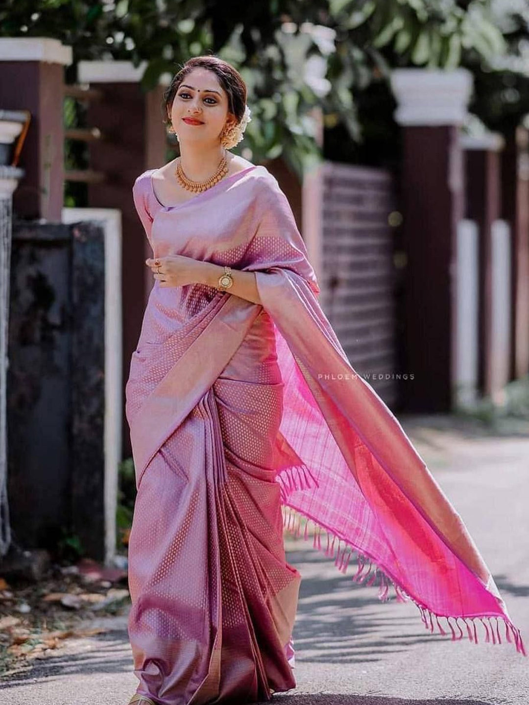 

Miss Beelee Woven Design Zari Banarasi Saree, Pink