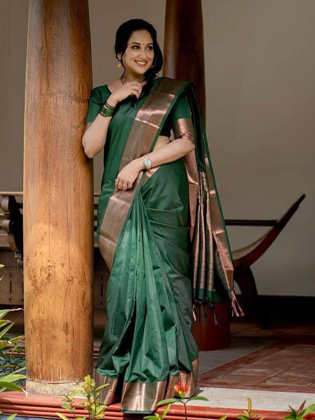 

Miss Beelee Woven Design Zari Banarasi Saree, Green