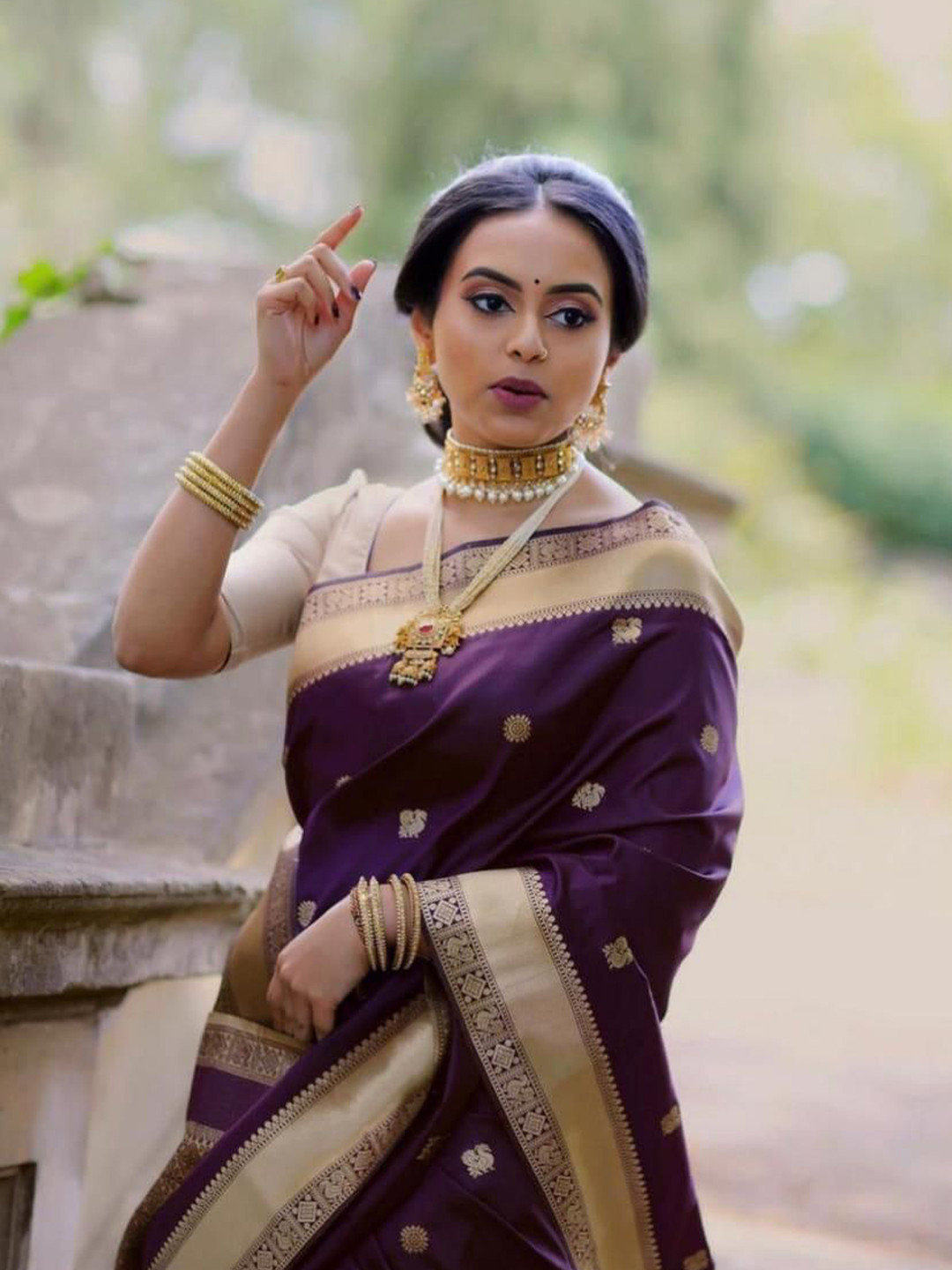 

Miss Beelee Ethnic Motifs Woven Design Zari Banarasi Saree, Purple