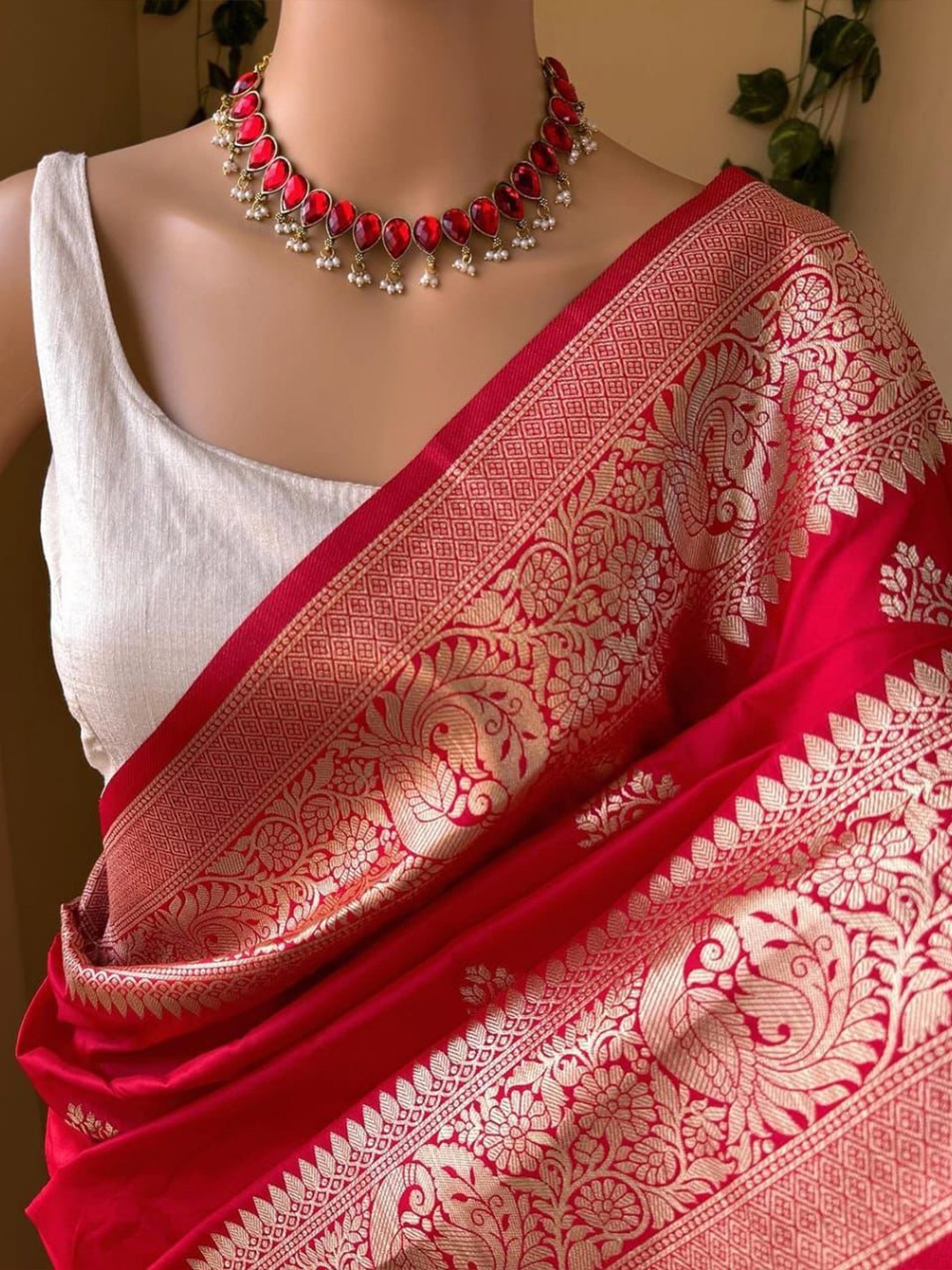 

Miss Beelee Woven Design Zari Banarasi Saree, Red