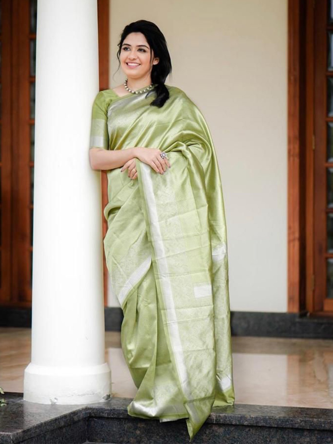 

Miss Beelee Ethnic Motifs Woven Design Zari Banarasi Saree, Green