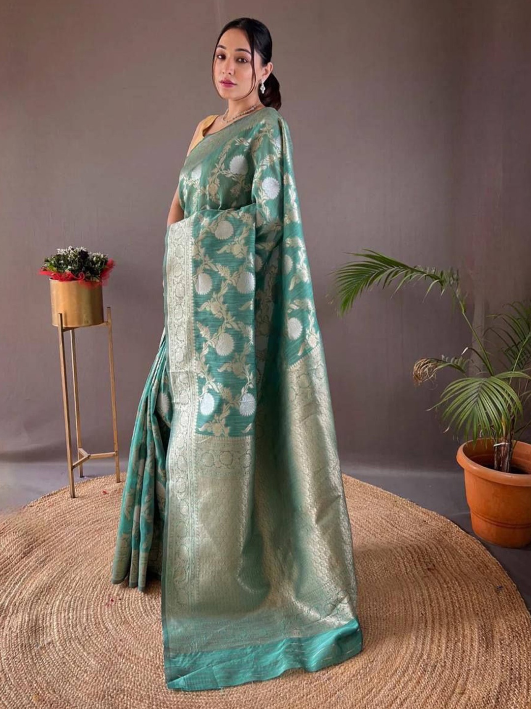 

Miss Beelee Ethnic Motifs Woven Design Zari Banarasi Saree, Sea green