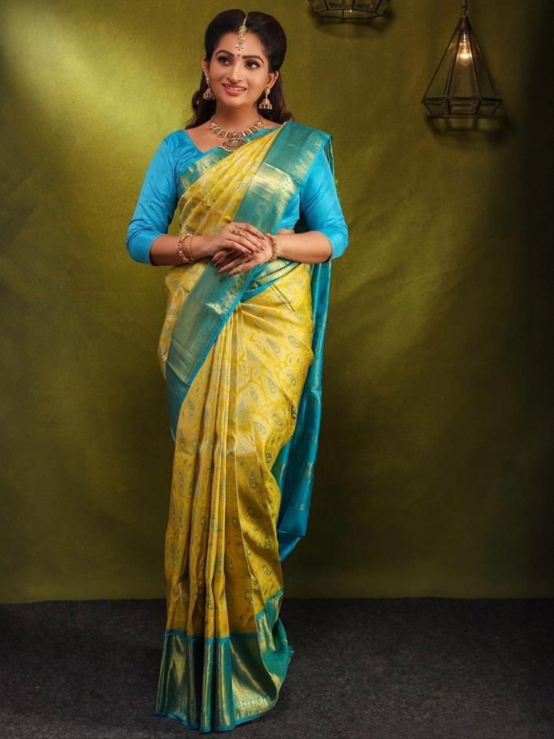 

Miss Beelee Woven Design Zari Banarasi Saree, Yellow