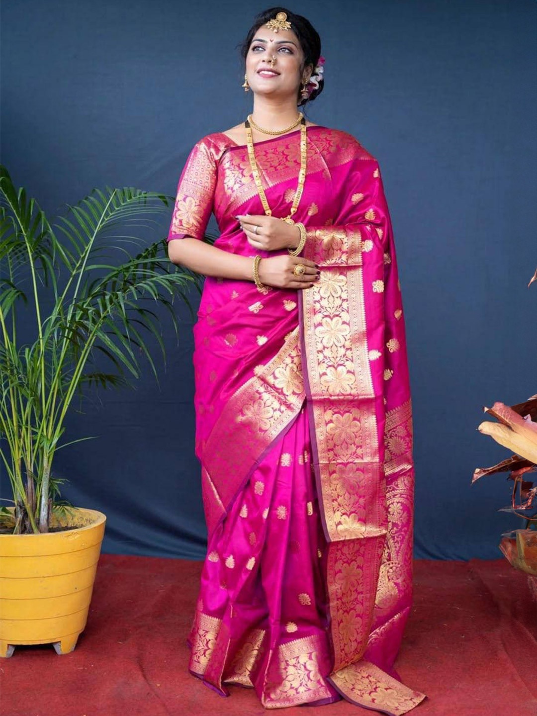 

Miss Beelee Ethnic Motifs Woven Design Zari Banarasi Saree, Pink