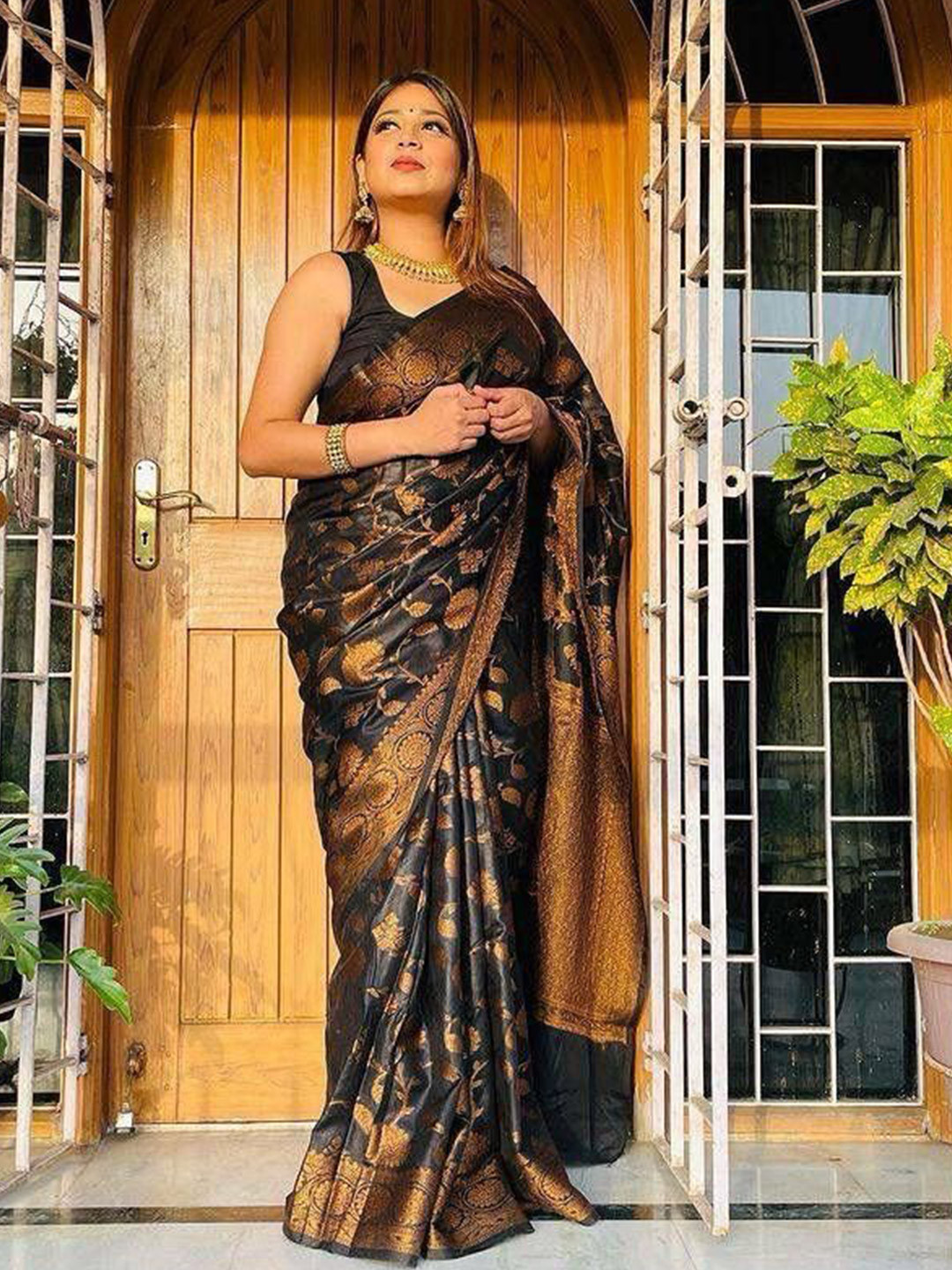 

Miss Beelee Ethnic Motifs Woven Design Zari Banarasi Saree, Black