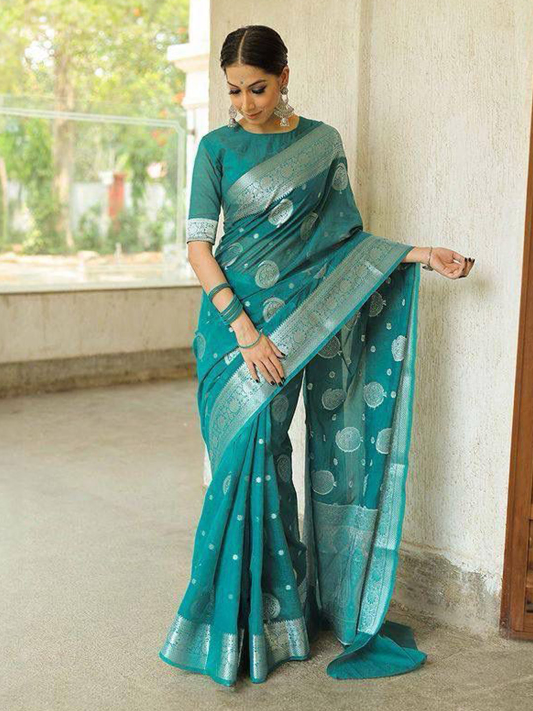 

Miss Beelee Ethnic Motifs Zari Banarasi Saree, Sea green