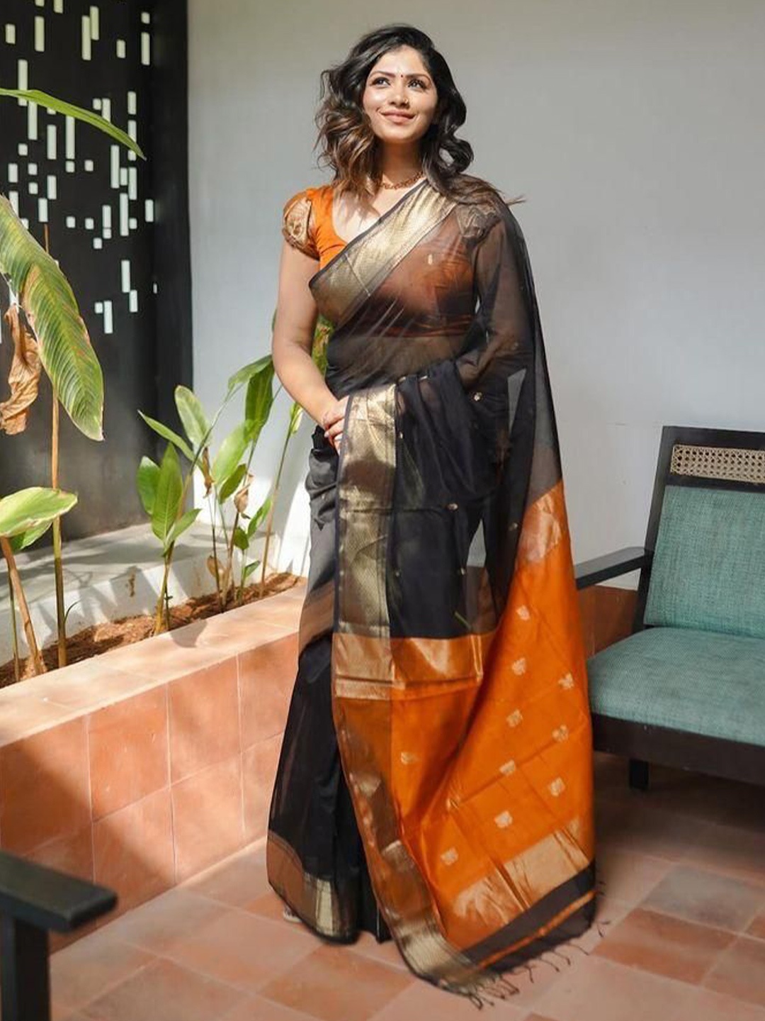 

Miss Beelee Woven Design Zari Banarasi Saree, Black