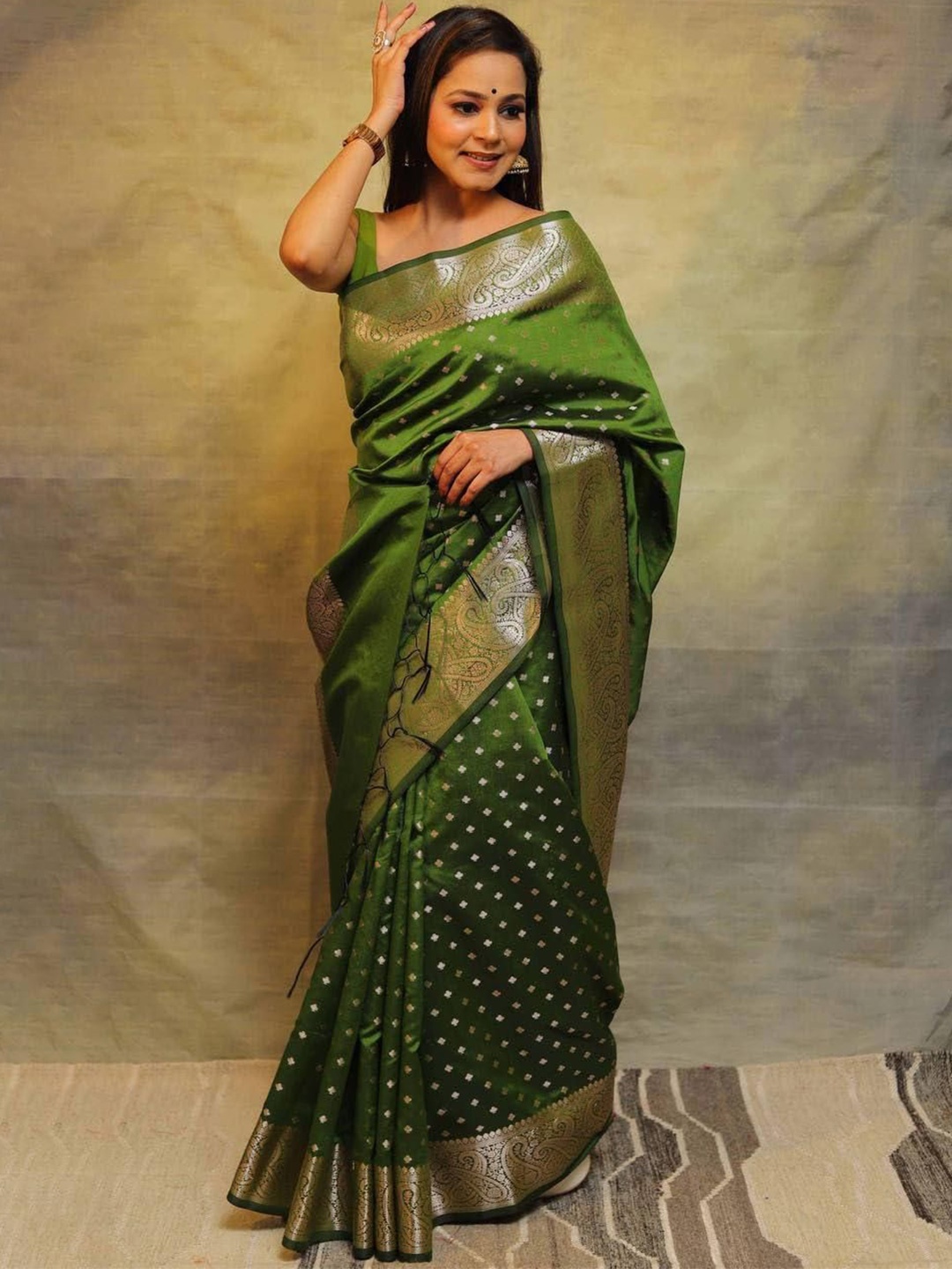 

Miss Beelee Woven Design Zari Banarasi Saree, Green