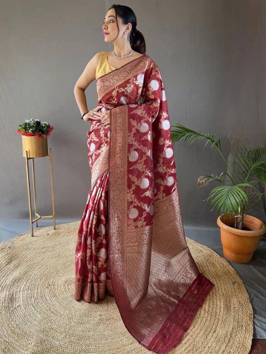 

Miss Beelee Ethnic Motifs Woven Design Zari Banarasi Saree, Purple