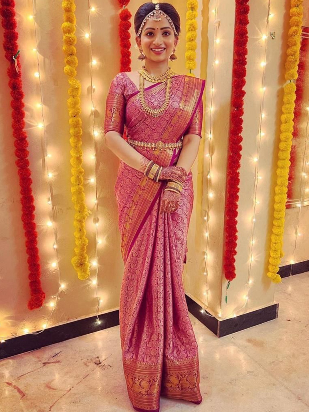 

Miss Beelee Ethnic Motifs Woven Design Zari Banarasi Saree, Pink