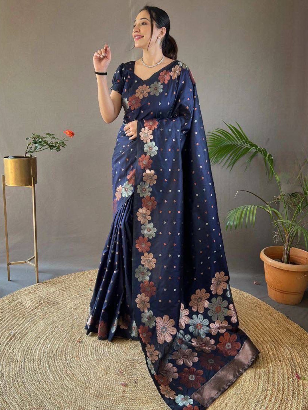 

Miss Beelee Woven Design Zari Banarasi Saree, Navy blue