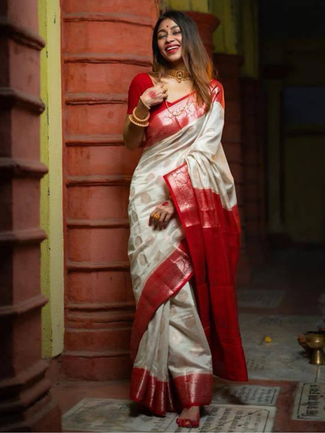 

Miss Beelee Woven Design Zari Banarasi Saree, White
