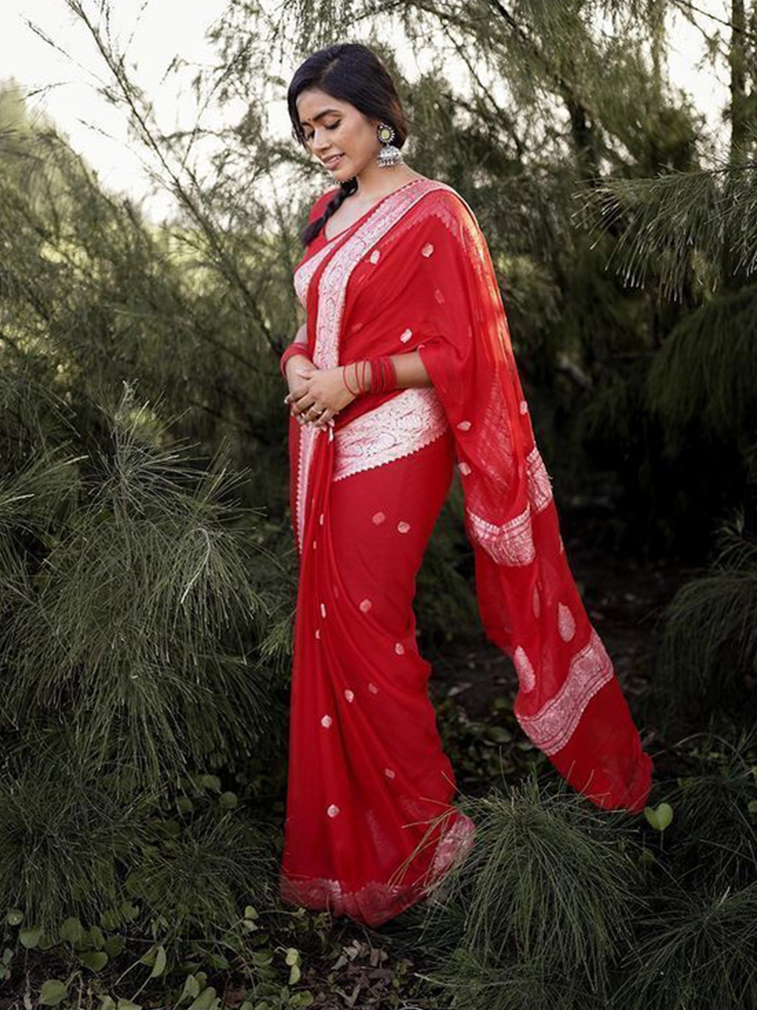 

Miss Beelee Woven Design Zari Banarasi Saree, Red