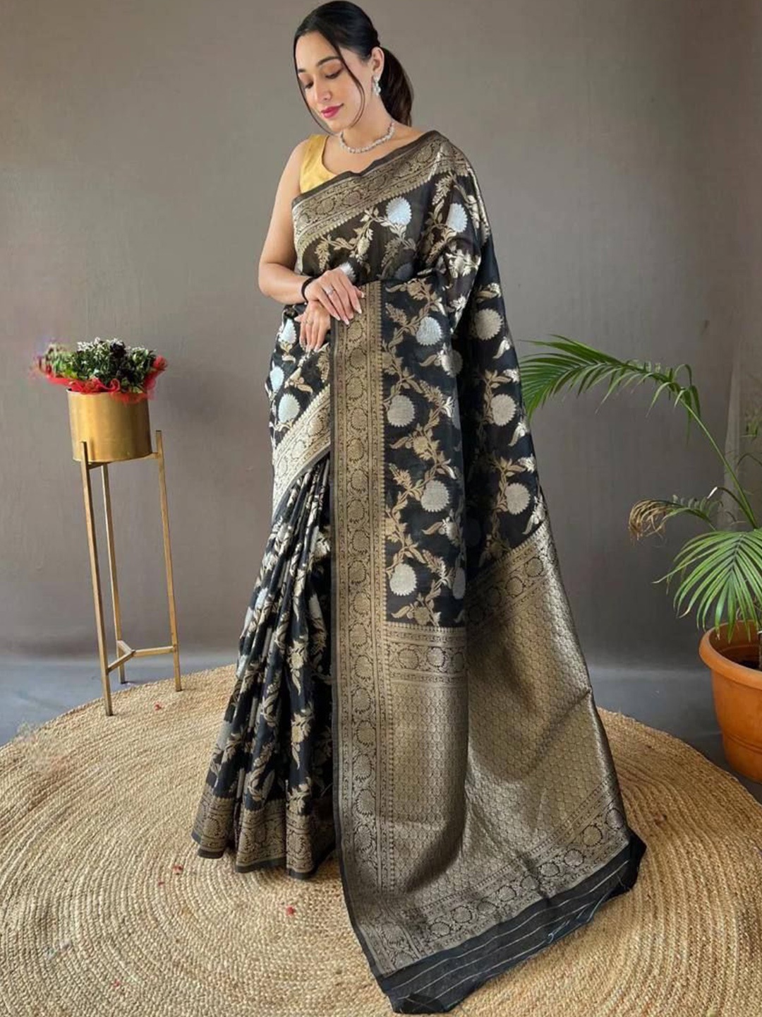 

Miss Beelee Woven Design Zari Banarasi Saree, Black