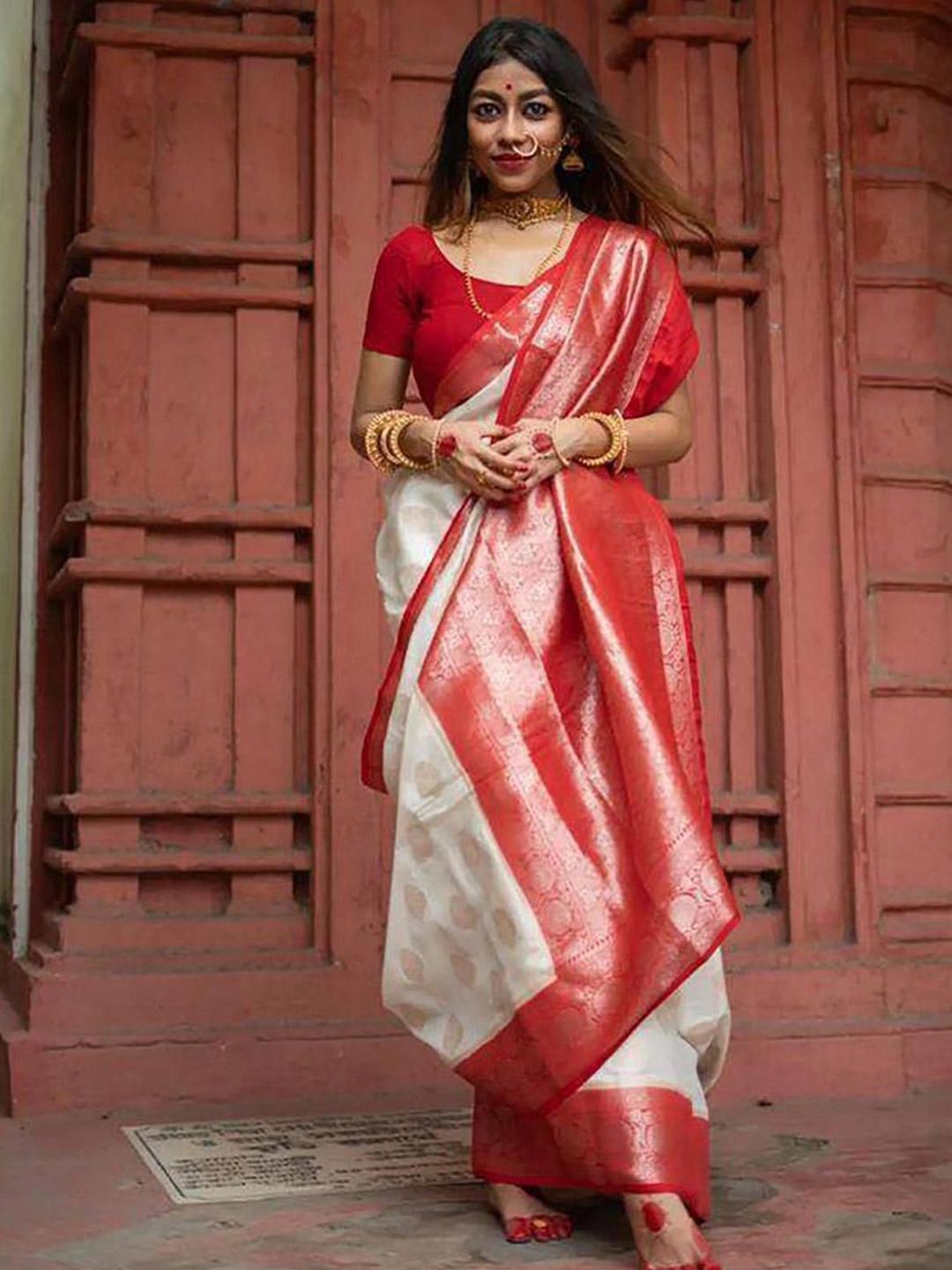 

Miss Beelee Woven Design Zari Banarasi Saree, Cream