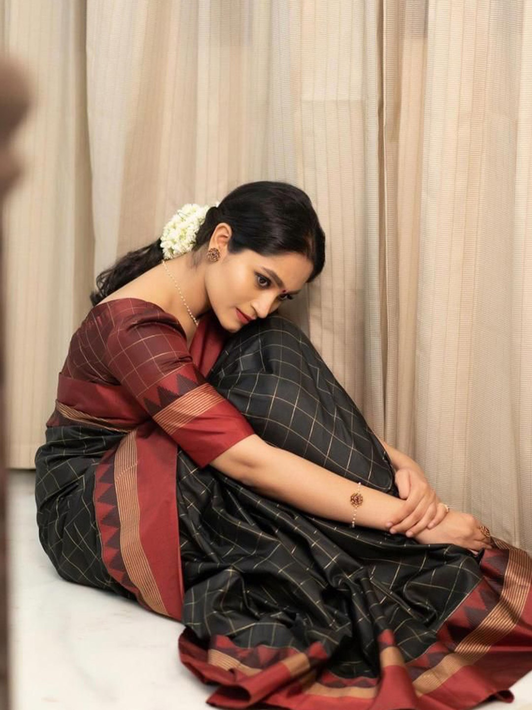 

Miss Beelee Checked Zari Banarasi Saree, Black
