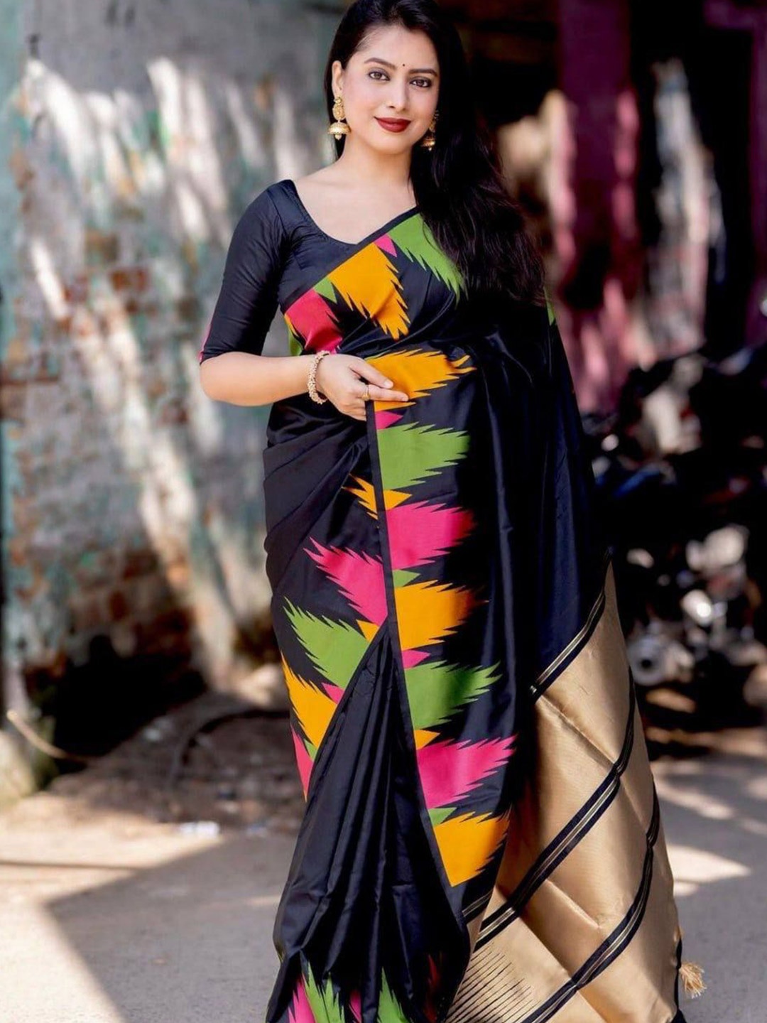 

Miss Beelee Woven Design Zari Banarasi Saree, Black
