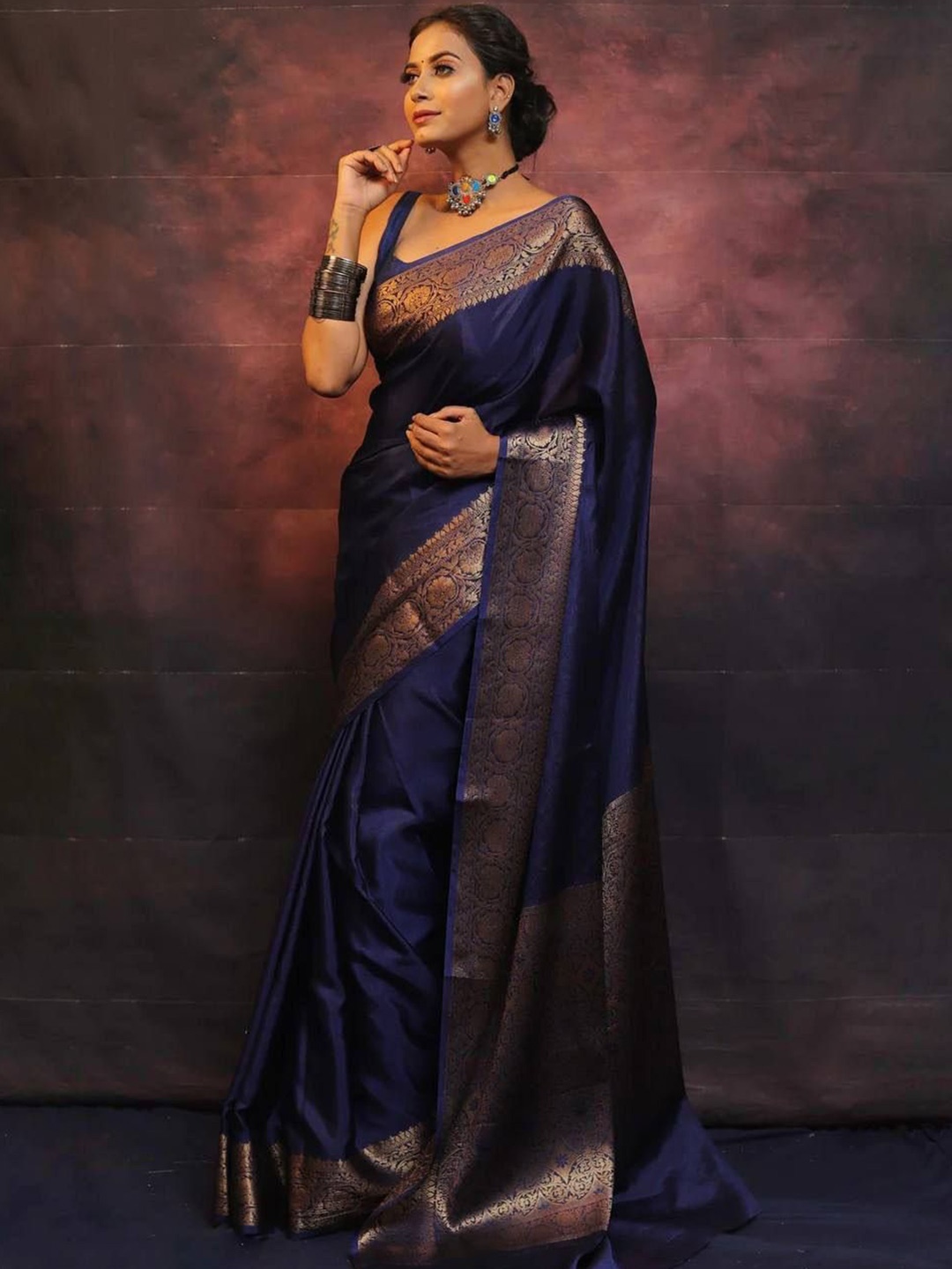 

Miss Beelee Woven Design Zari Banarasi Saree, Navy blue