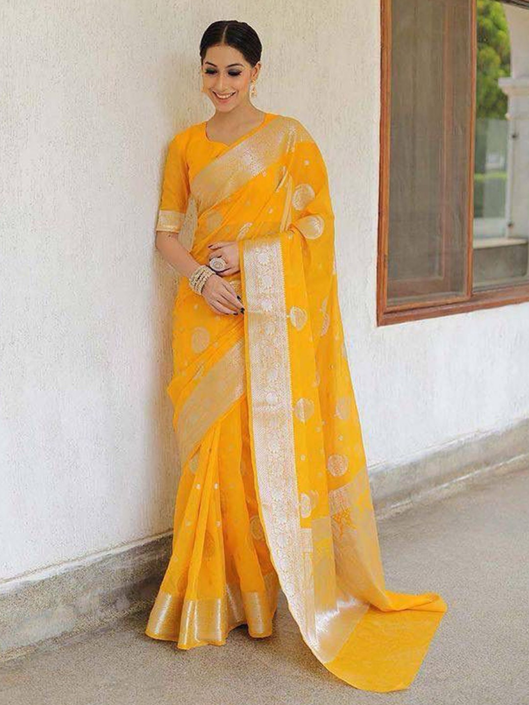 

Miss Beelee Woven Design Zari Banarasi Saree, Yellow