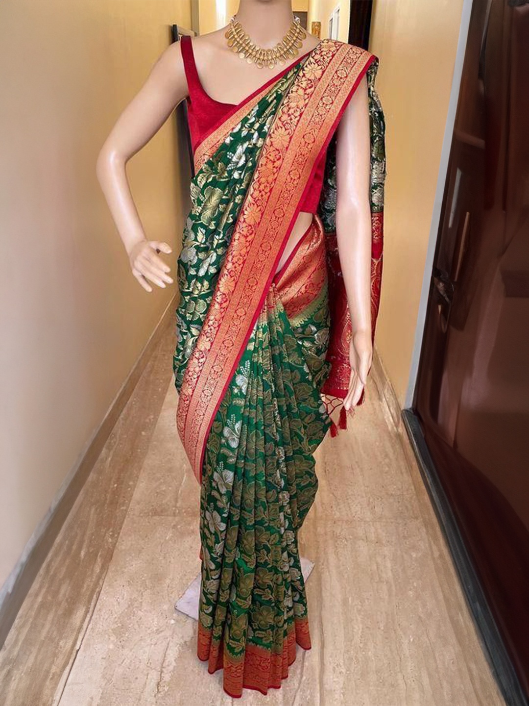 

Miss Beelee Woven Design Zari Banarasi Saree, Green