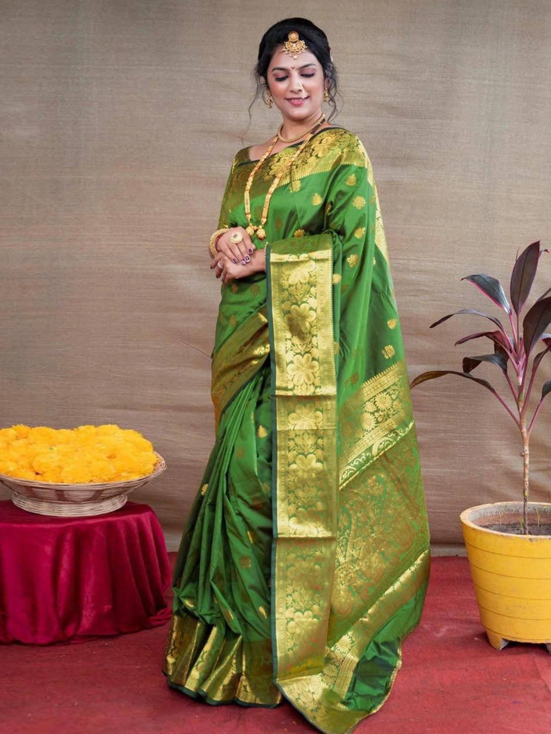 

Miss Beelee Woven Design Zari Banarasi Saree, Green