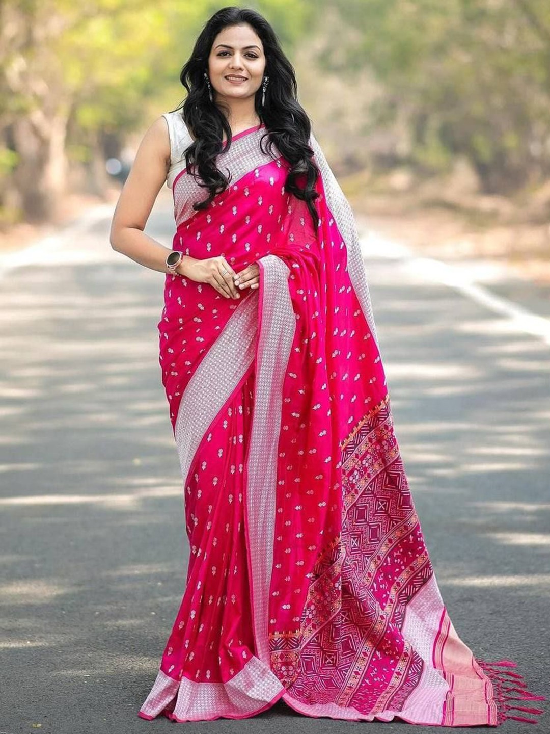 

Miss Beelee Woven Design Zari Banarasi Saree, Pink