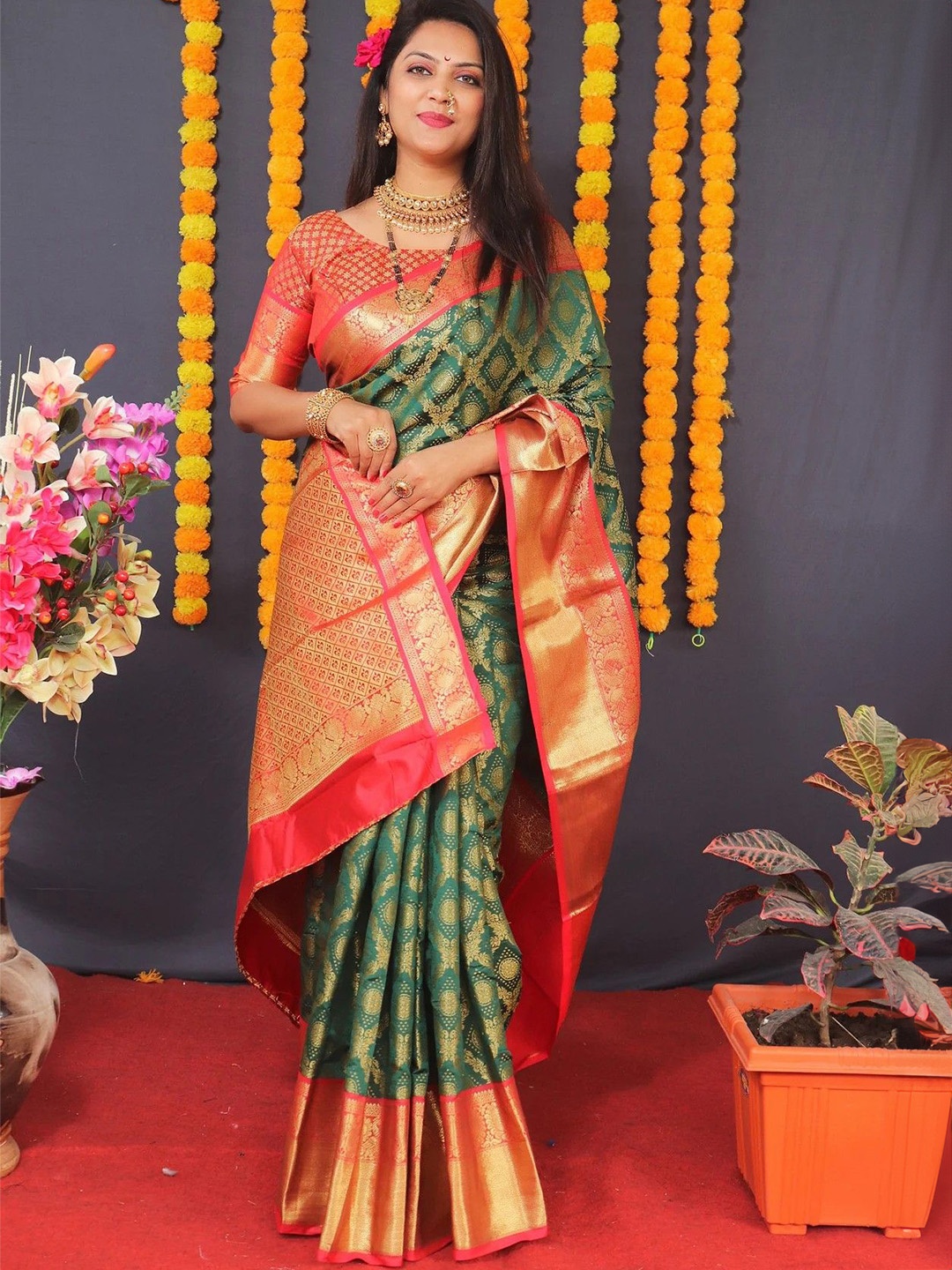 

yourwish Ethnic Motifs Woven Design Zari Banarasi Saree, Green