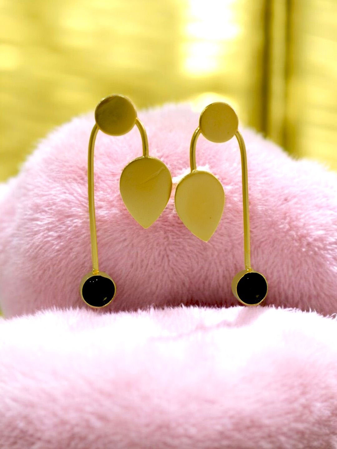 

TISHUL JEWELS Gold-Plated Artificial Beads Contemporary Drop Earrings, Black